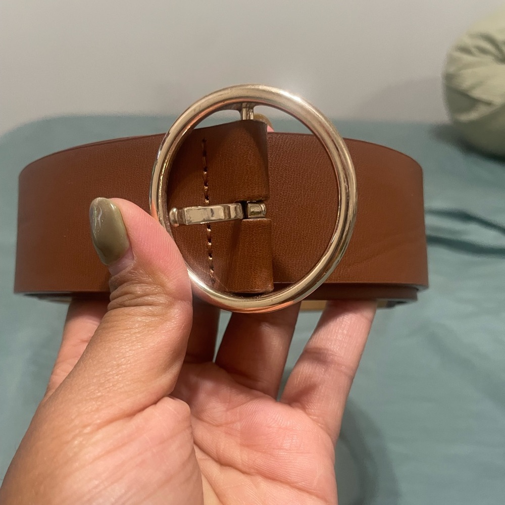 Old Navy Tan Belt with Gold Circle Buckle